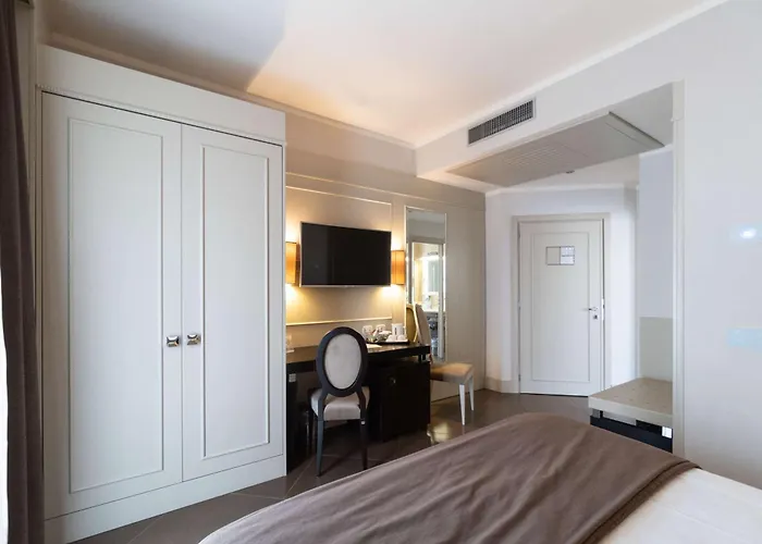 Hotel Western Perla Del Porto 4*